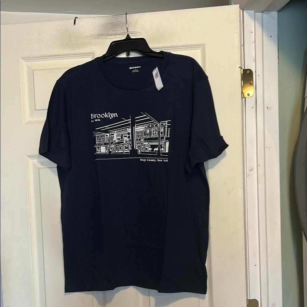 Old Navy Blue Graphic T-Shirt Size Large